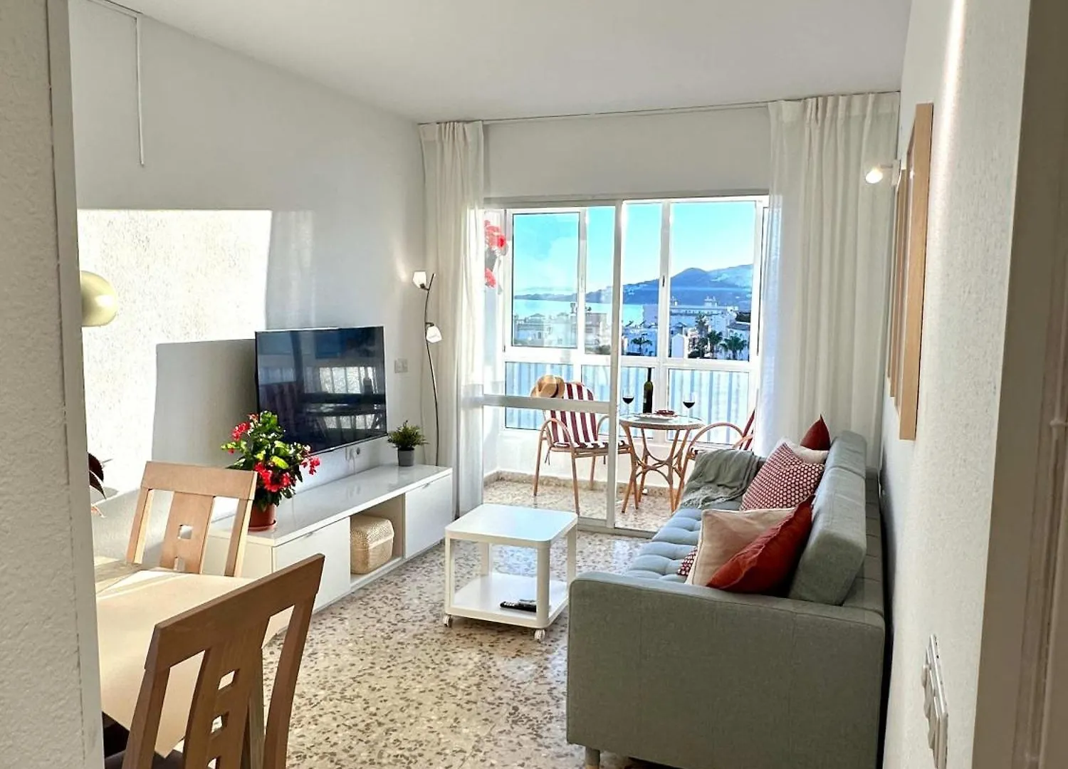 Shr055 Apartamento Playa Torrecilla Con Piscina Nerja Spain